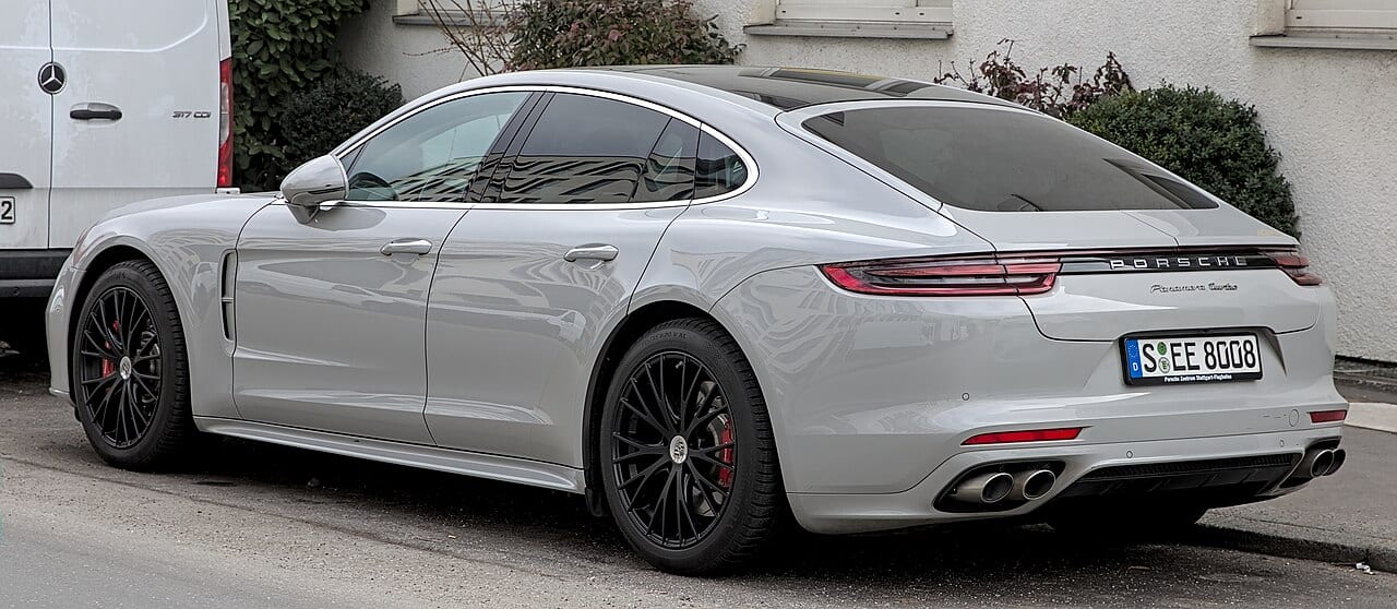 Porsche Panamera Turbo — srebrny lakier — Zdjęcie 1